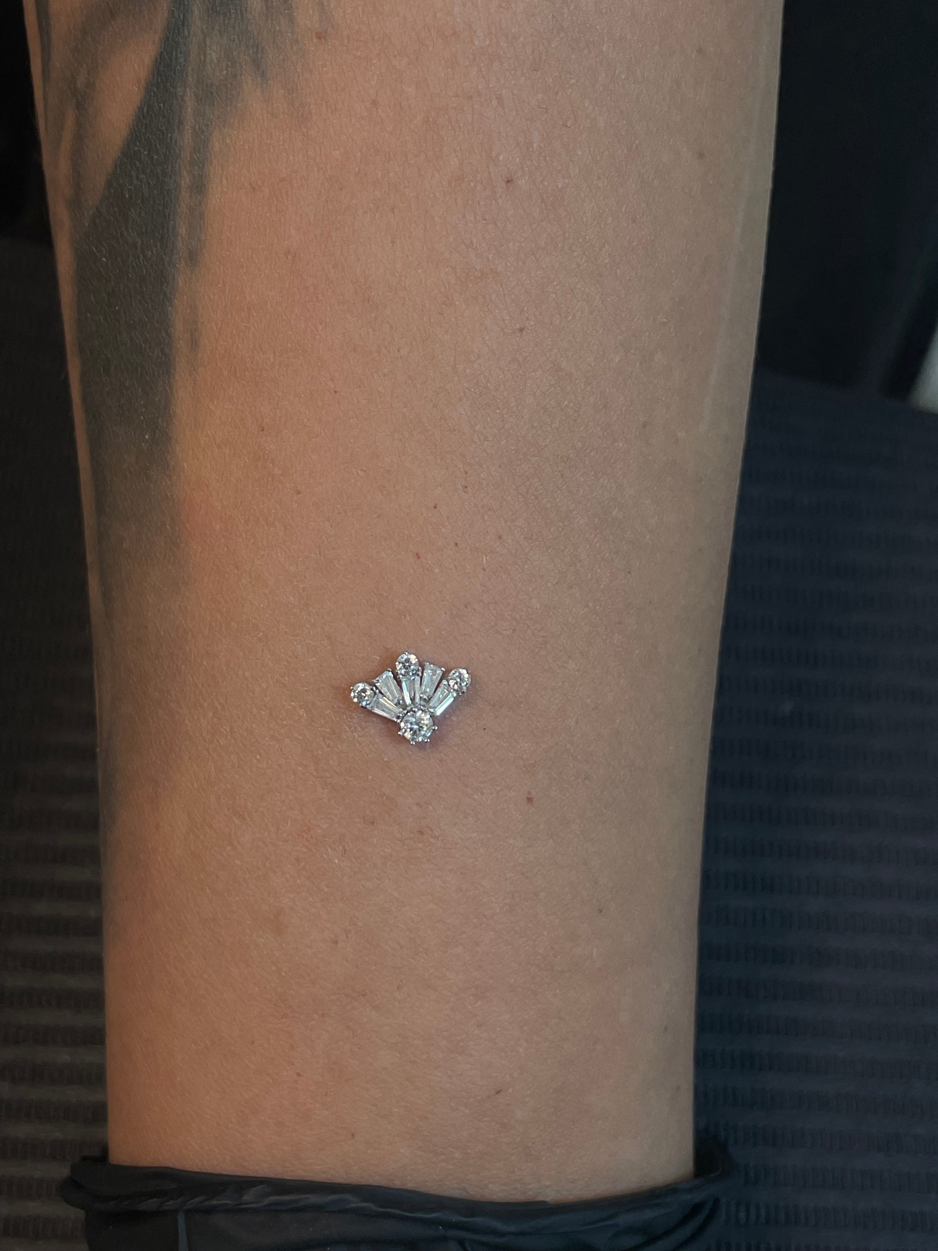 White Gold Lumina Rays Dermal Top