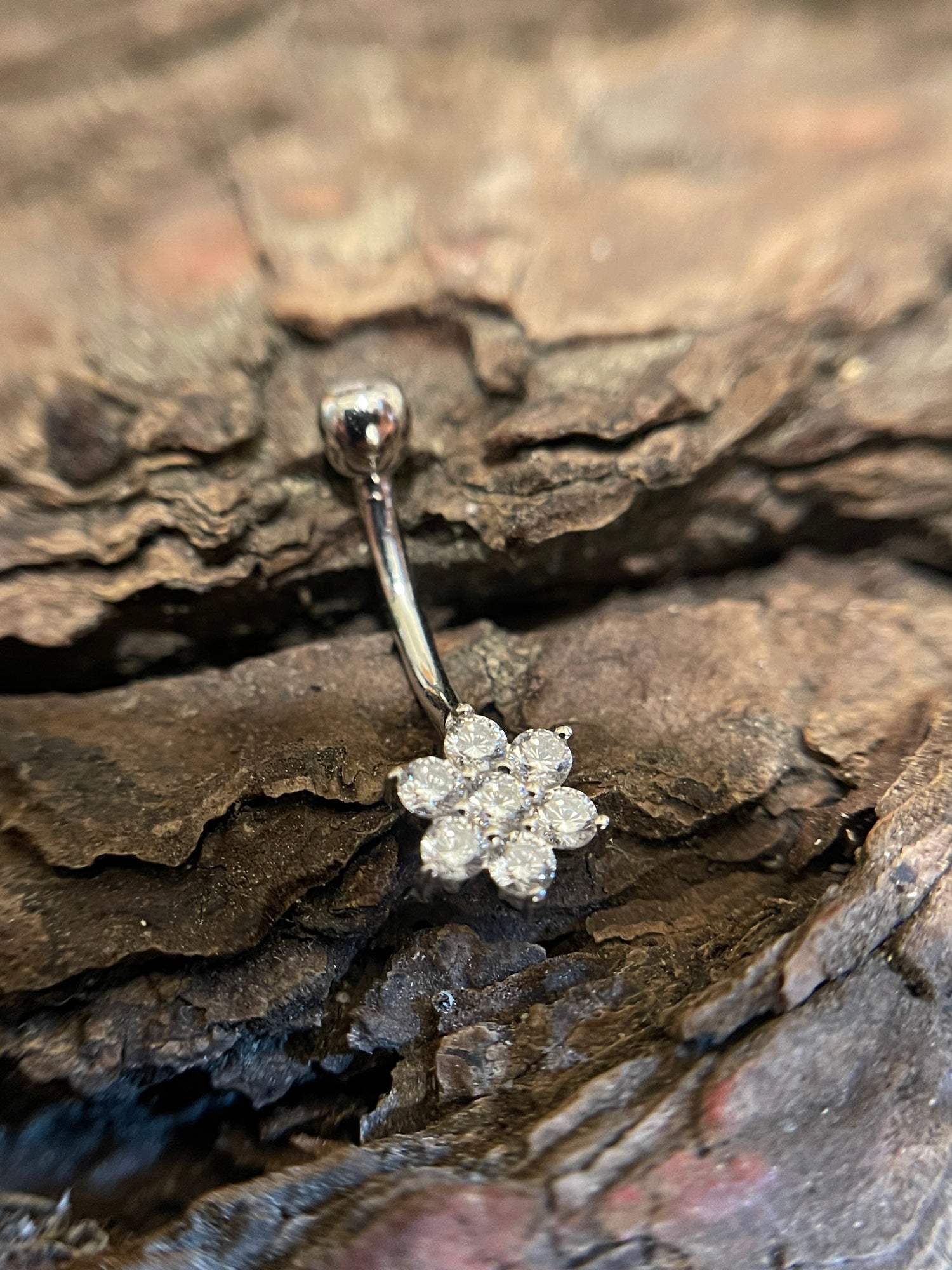 18K White Gold Flower Belly Piercing