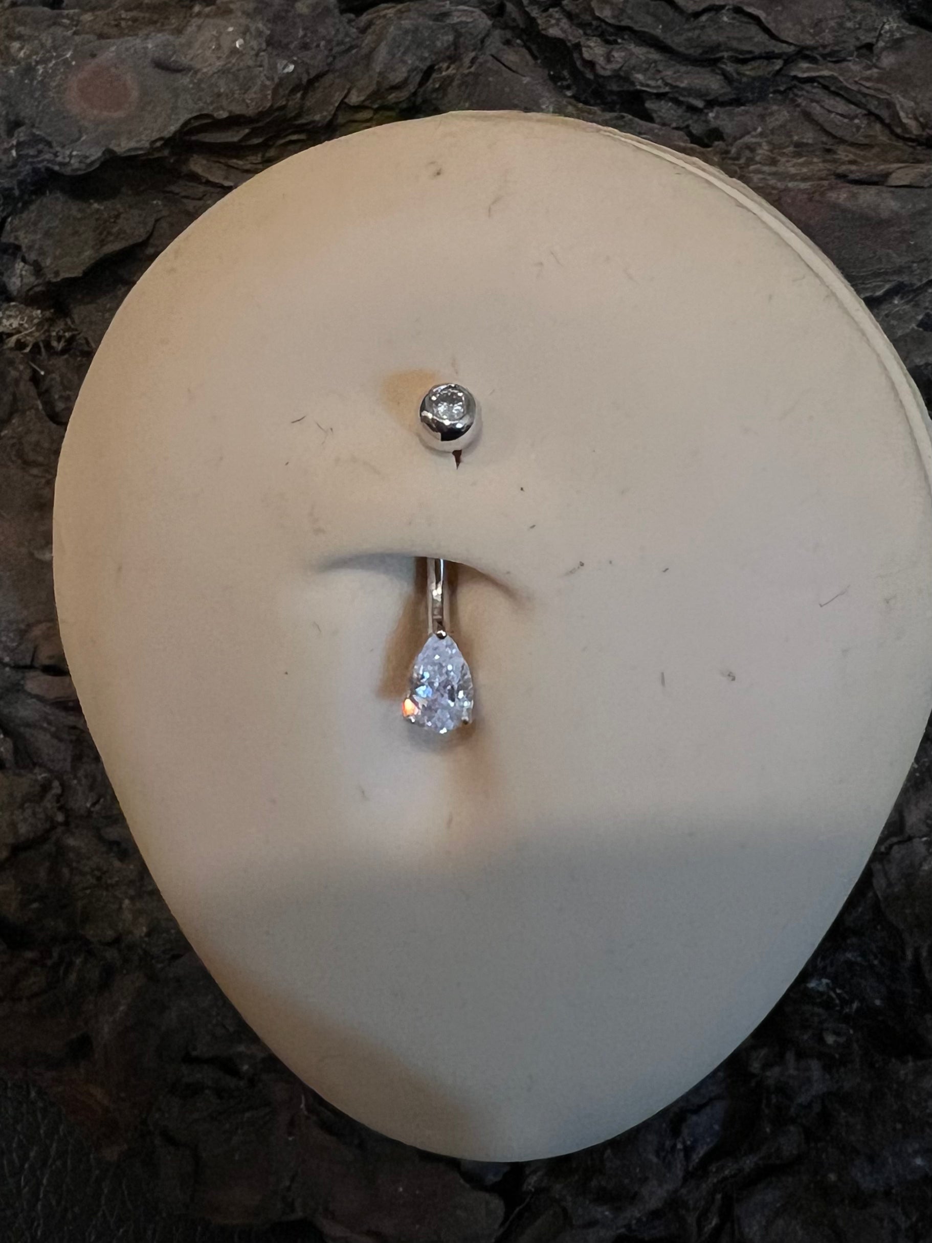 18K White Gold Tiny Pear Belly